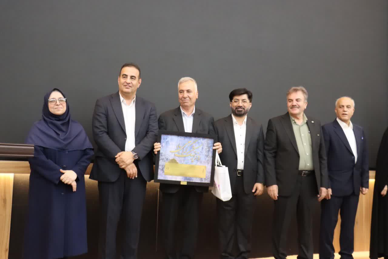 تقدیر از پزشکان، داروسازان و دندانپزشکان منتخب استان مرکزی(۱)